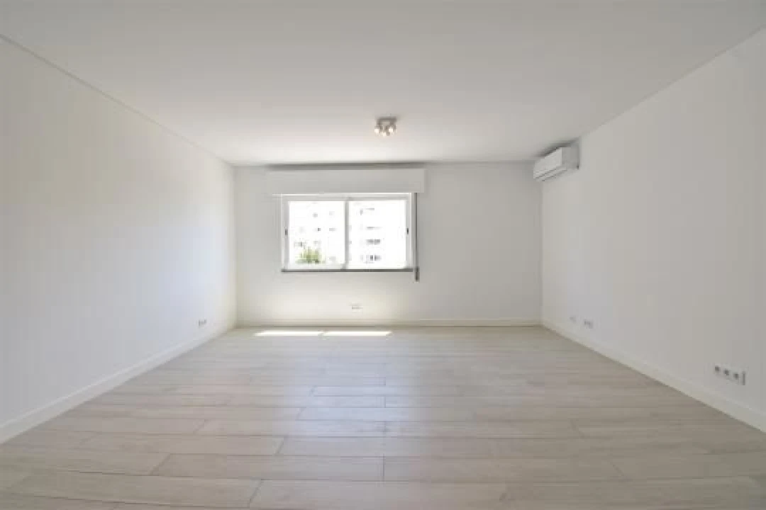 Apartamento T2 para Arrendamento em Monte Estoril Foto 7