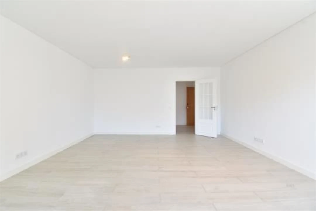 Apartamento T2 para Arrendamento em Monte Estoril Foto 5