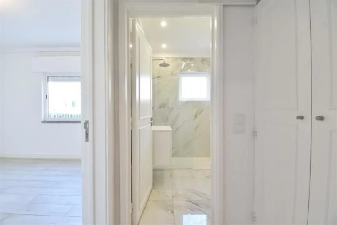 Apartamento T2 para Arrendamento em Monte Estoril Foto 6