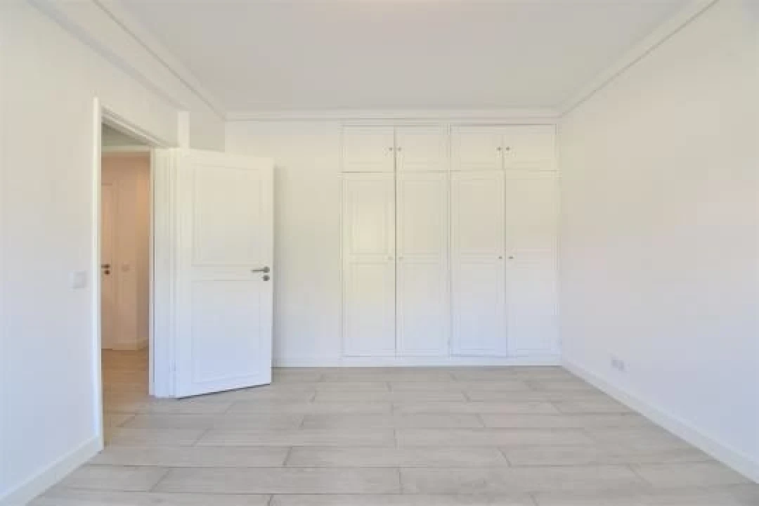 Apartamento T2 para Arrendamento em Monte Estoril Foto 9