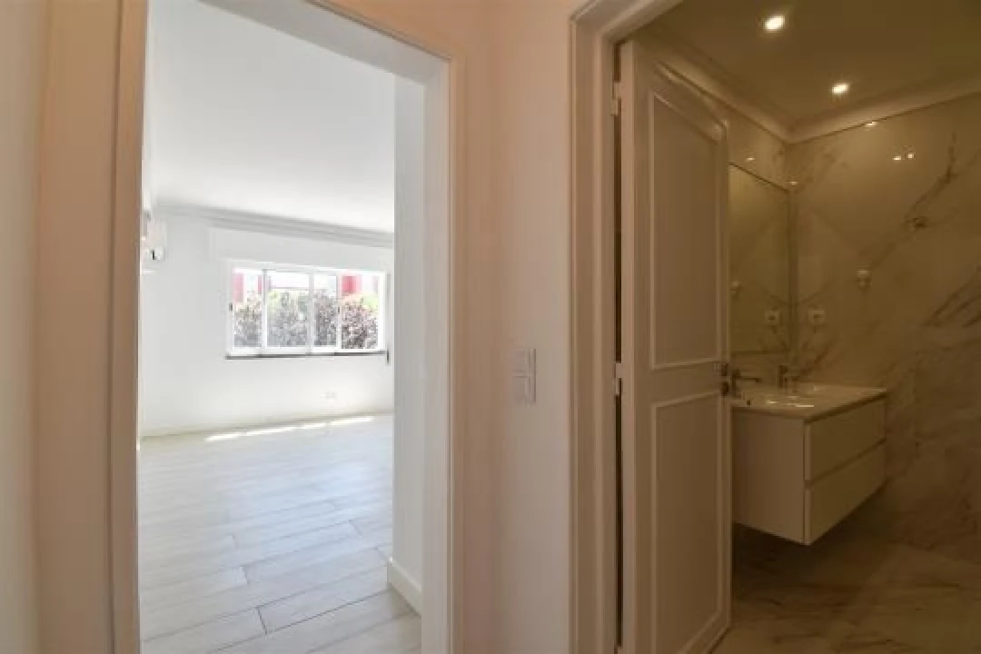 Apartamento T2 para Arrendamento em Monte Estoril Foto 12