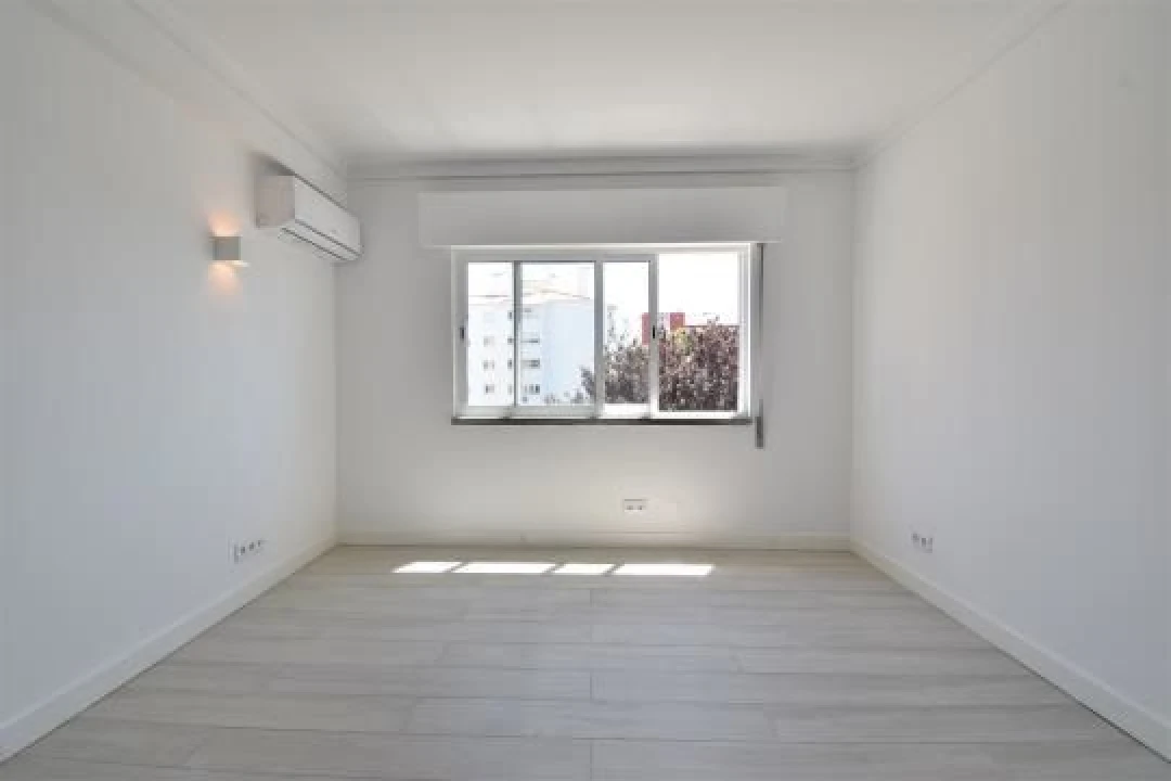 Apartamento T2 para Arrendamento em Monte Estoril Foto 10
