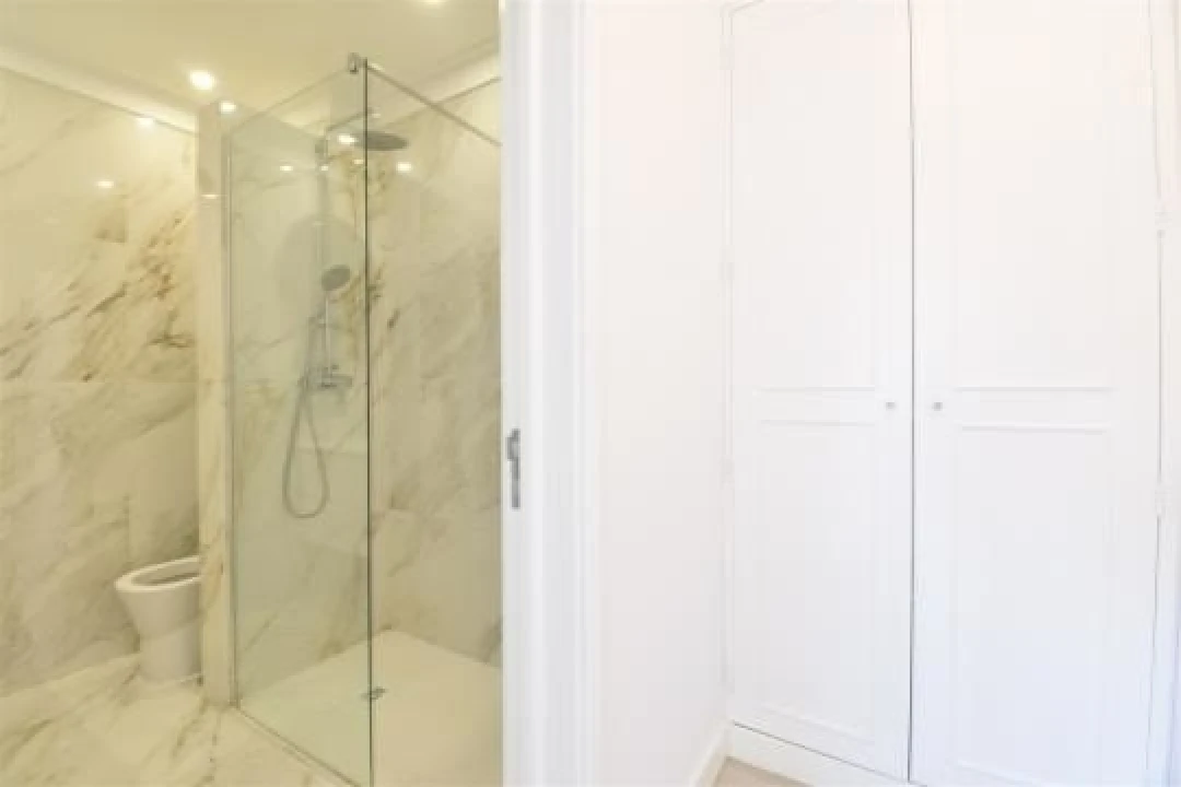 Apartamento T2 para Arrendamento em Monte Estoril Foto 18