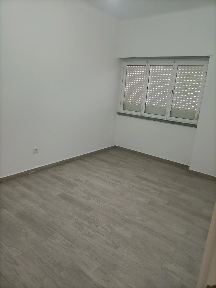 Apartamento T2 para Venda em Mem martins Foto 13
