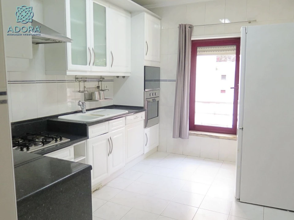 Apartamento T2 para Arrendamento em Linda a Velha Foto 8