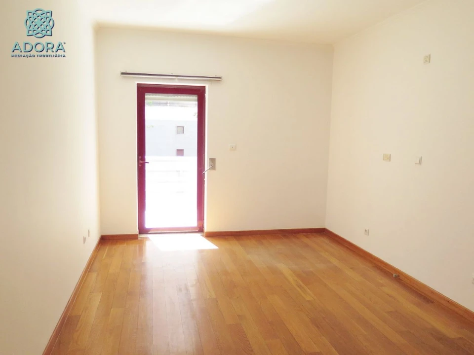 Apartamento T2 para Arrendamento em Linda a Velha Foto 11