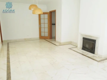 Apartamento T2 para Arrendamento em Linda a Velha
