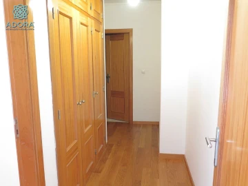 Apartamento T2 para Arrendamento em Linda a Velha