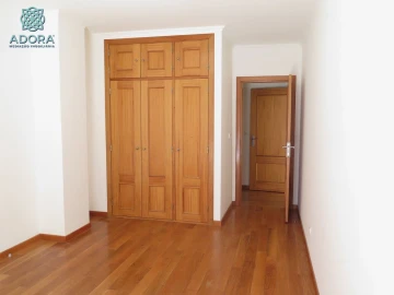 Apartamento T2 para Arrendamento em Linda a Velha
