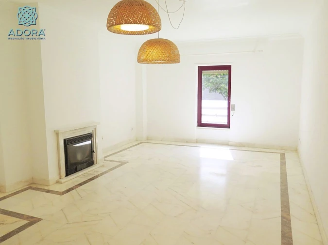 Apartamento T2 para Arrendamento em Linda a Velha