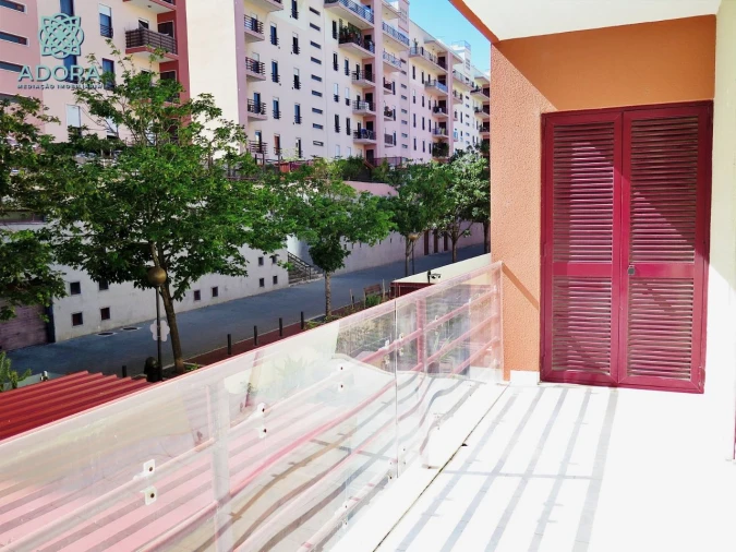 Apartamento T2 para Arrendamento em Linda a Velha Foto 5