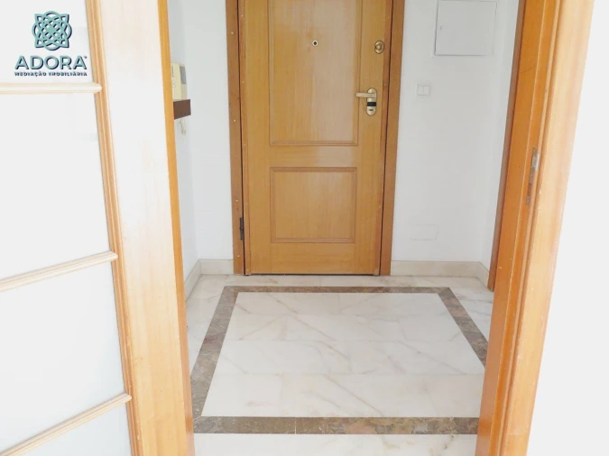 Apartamento T2 para Arrendamento em Linda a Velha Foto 4