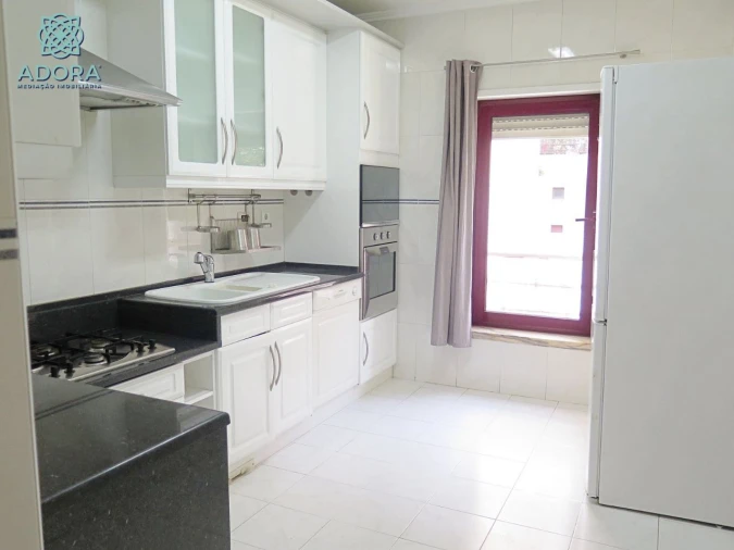 Apartamento T2 para Arrendamento em Linda a Velha Foto 8