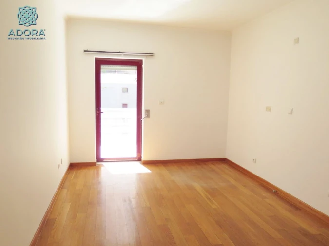 Apartamento T2 para Arrendamento em Linda a Velha Foto 11