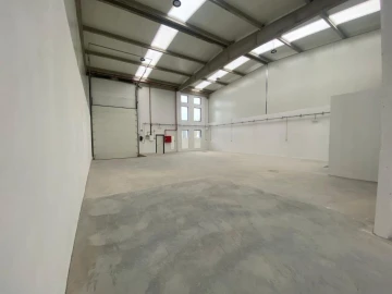 Armazém para Arrendamento em Pau Queimado