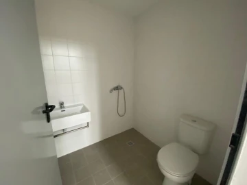 Armazém para Arrendamento em Pau Queimado