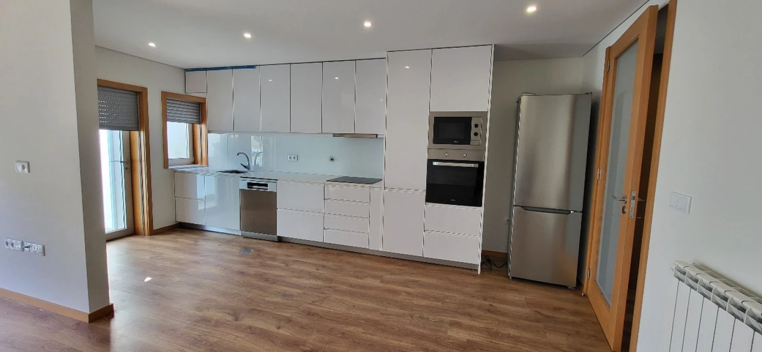 Apartamento T2 para Venda em Espinho Foto 1