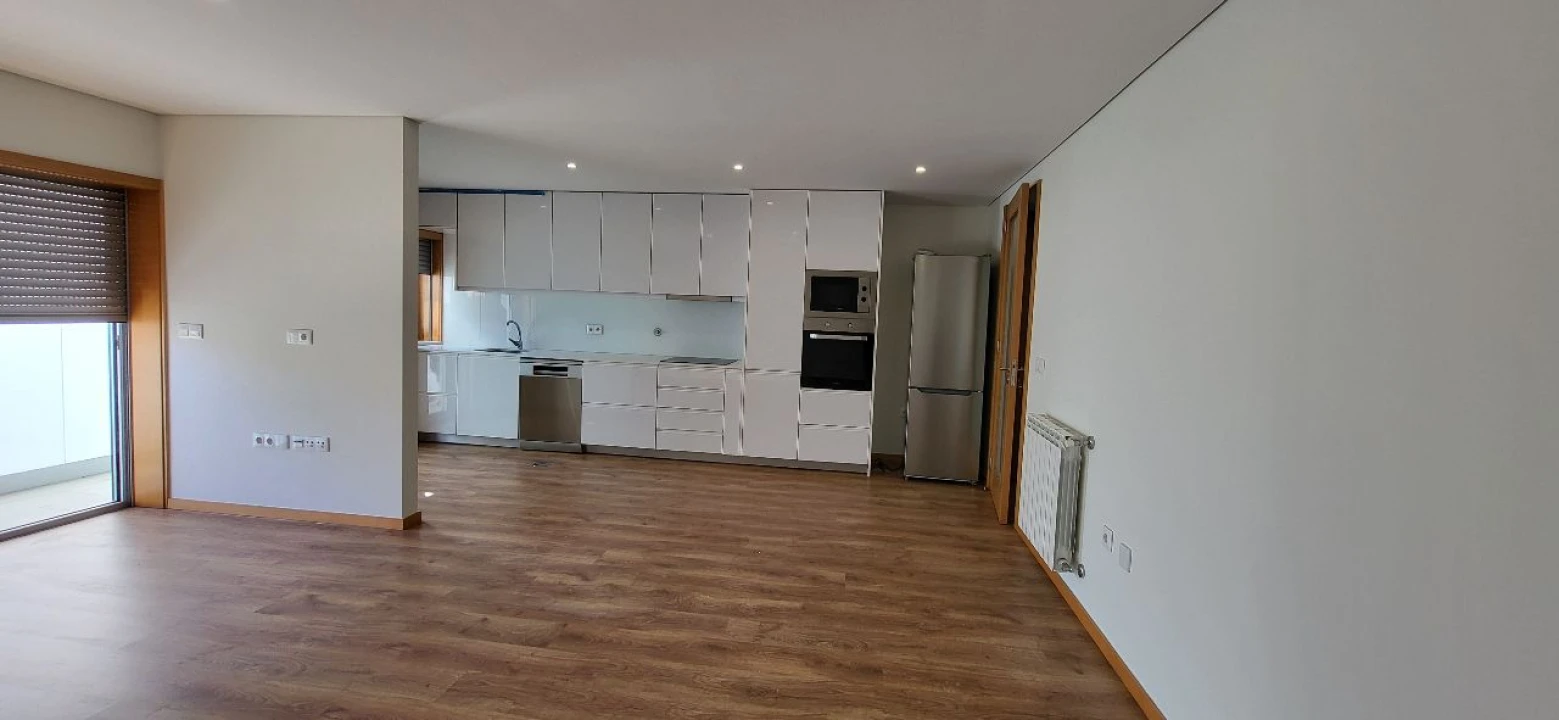Apartamento T2 para Venda em Espinho Foto 2