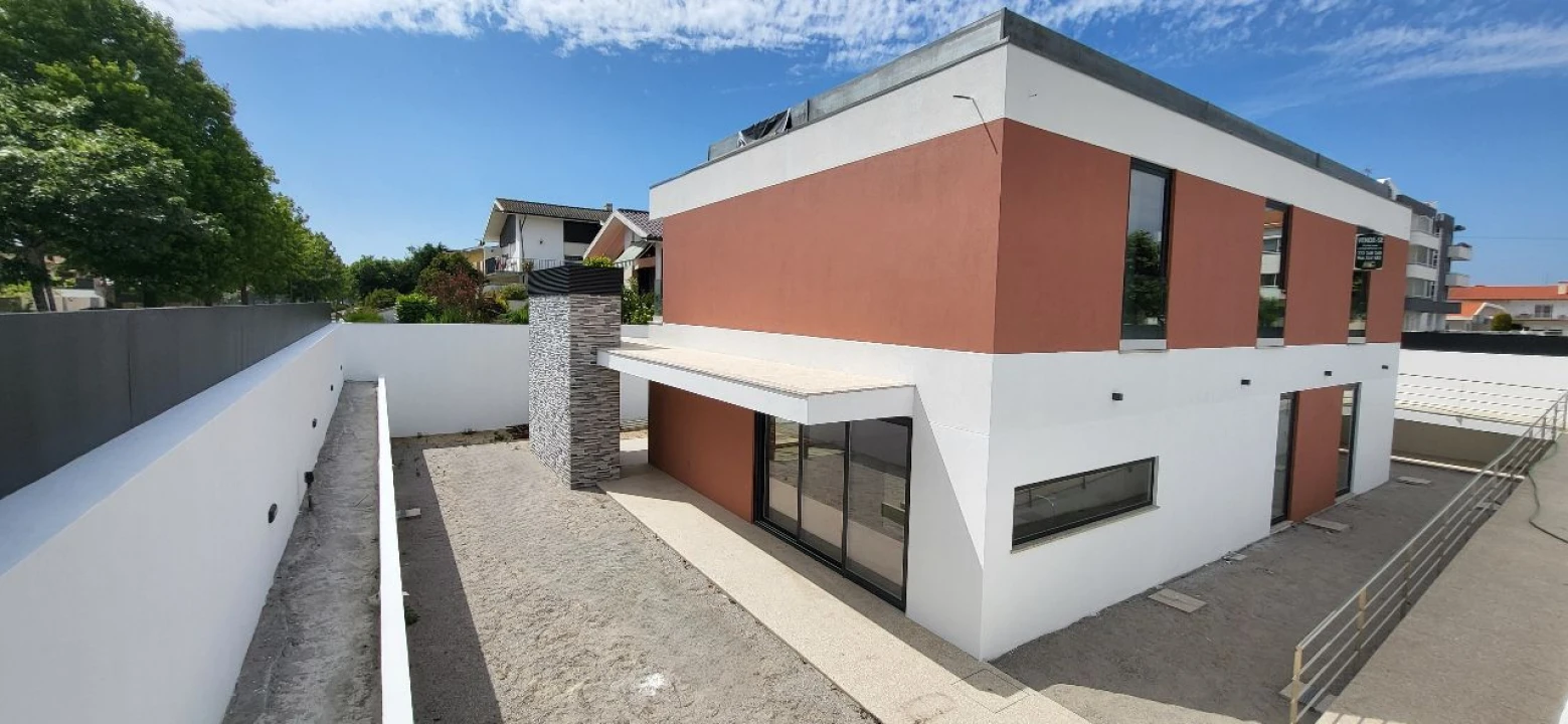 Moradia T4 para Venda em Ovar Foto 1