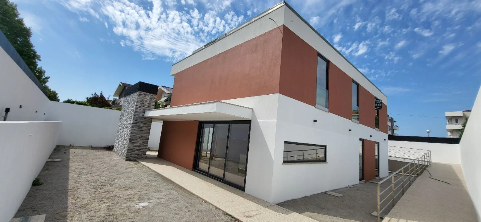 Moradia T4 para Venda em Ovar Foto 23