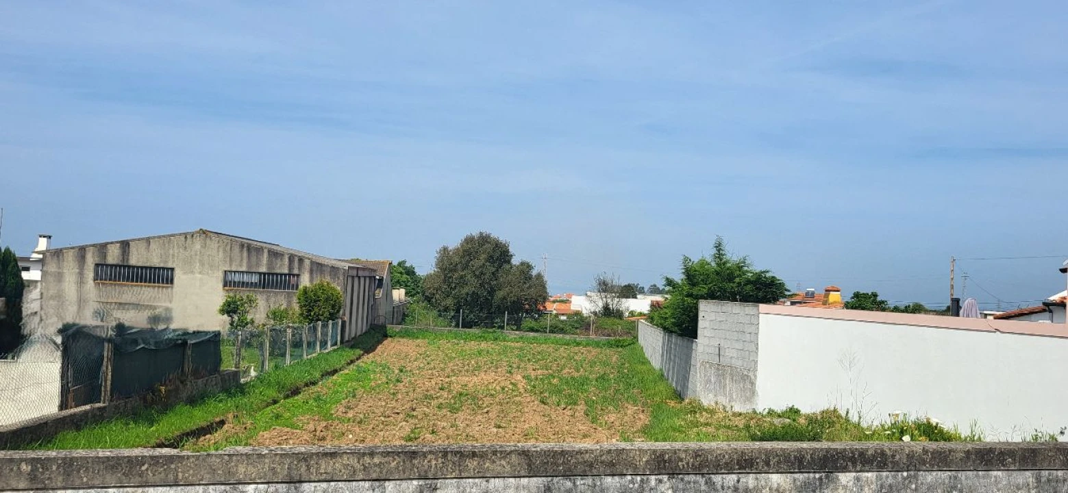 Terreno para Venda em Espinho Foto 1