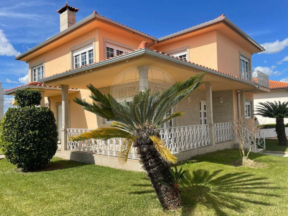 Moradia T5 para Venda em Vila Verde Foto 6