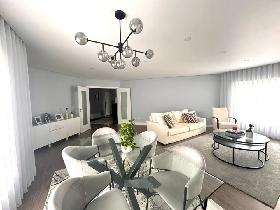 Apartamento T4 para Venda em Amadora Foto 1