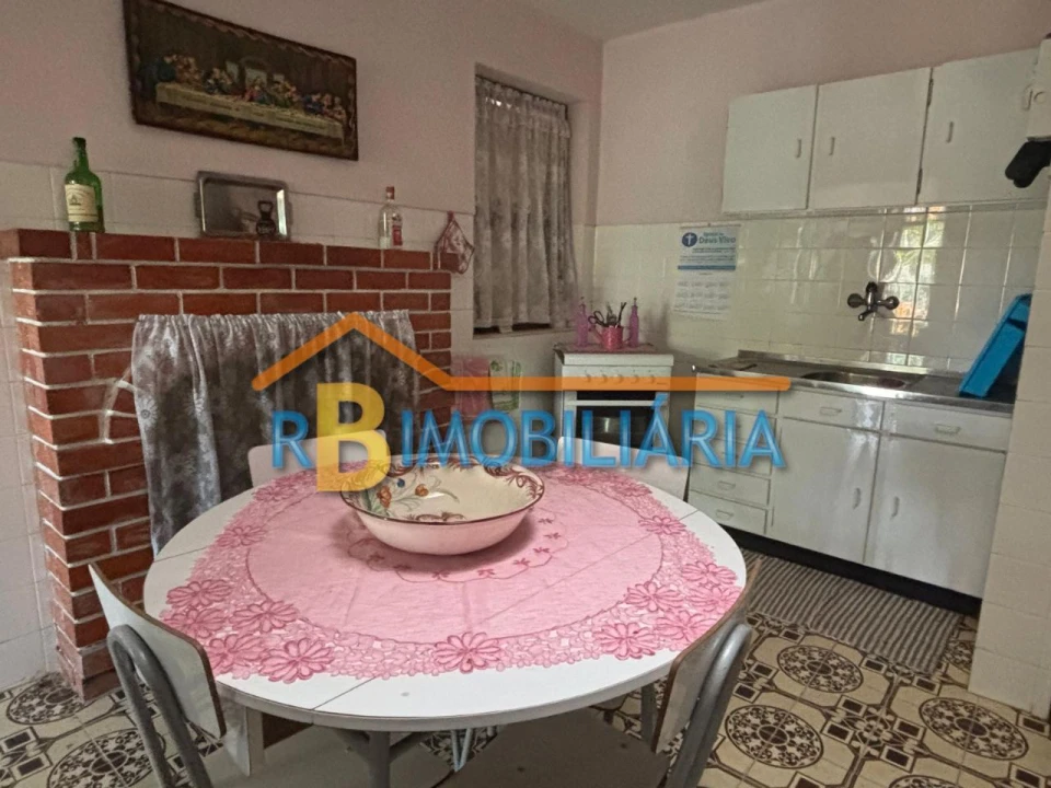 Moradia T5 para Venda em Pernouzela Foto 4