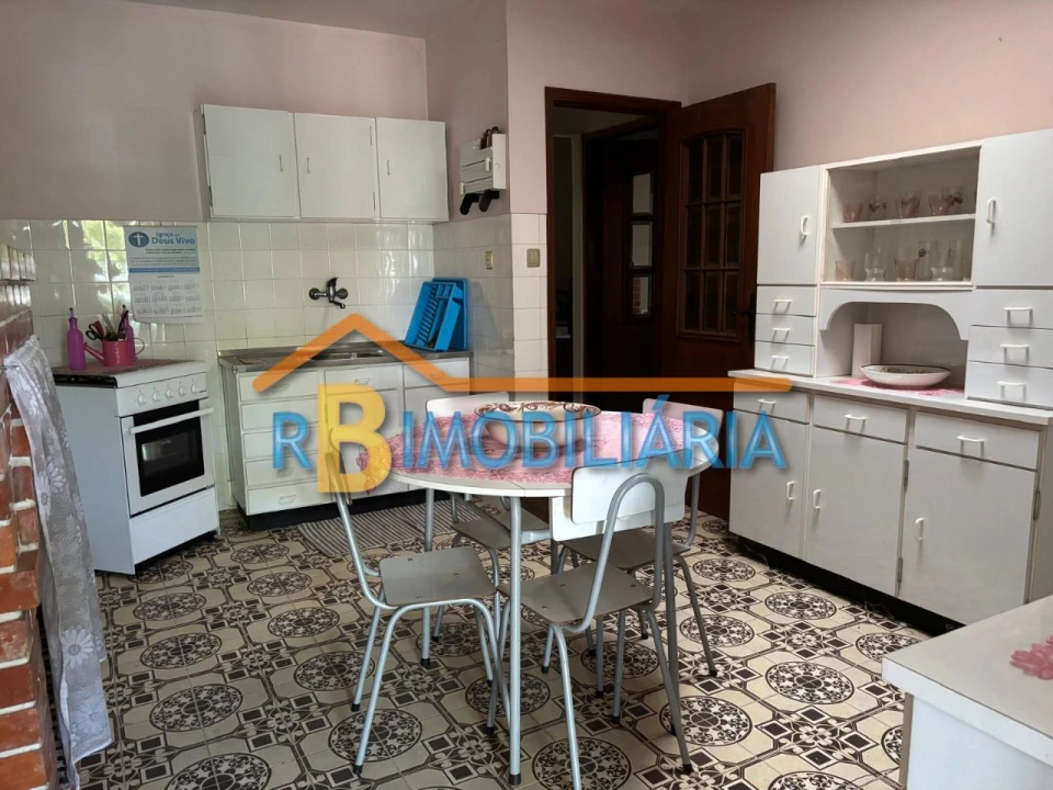 Moradia T5 para Venda em Pernouzela Foto 7