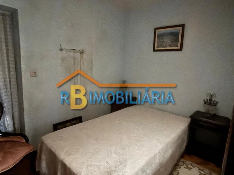 Moradia T5 para Venda em Pernouzela Foto 8