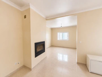 Moradia T3 para Venda em Caxarias