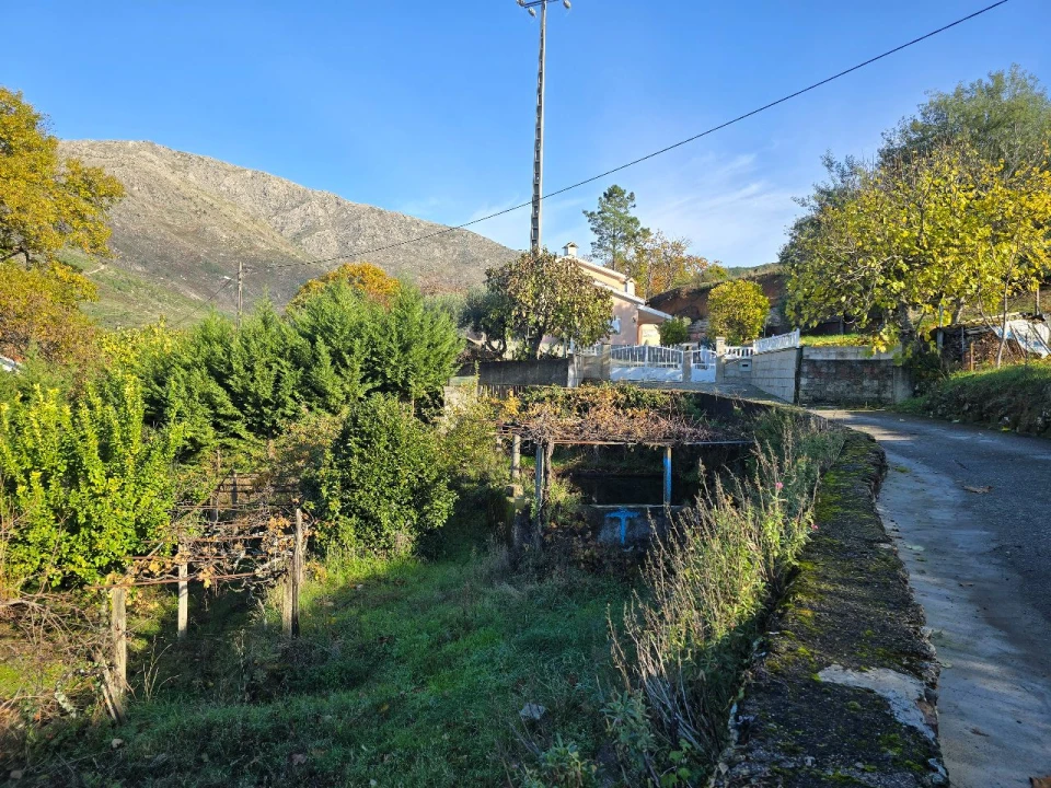 Terreno para Venda em Covilhã Foto 4