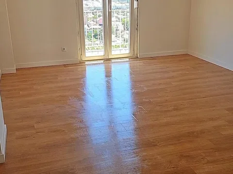 Apartamento T1 para Arrendamento em Camarate Foto 2
