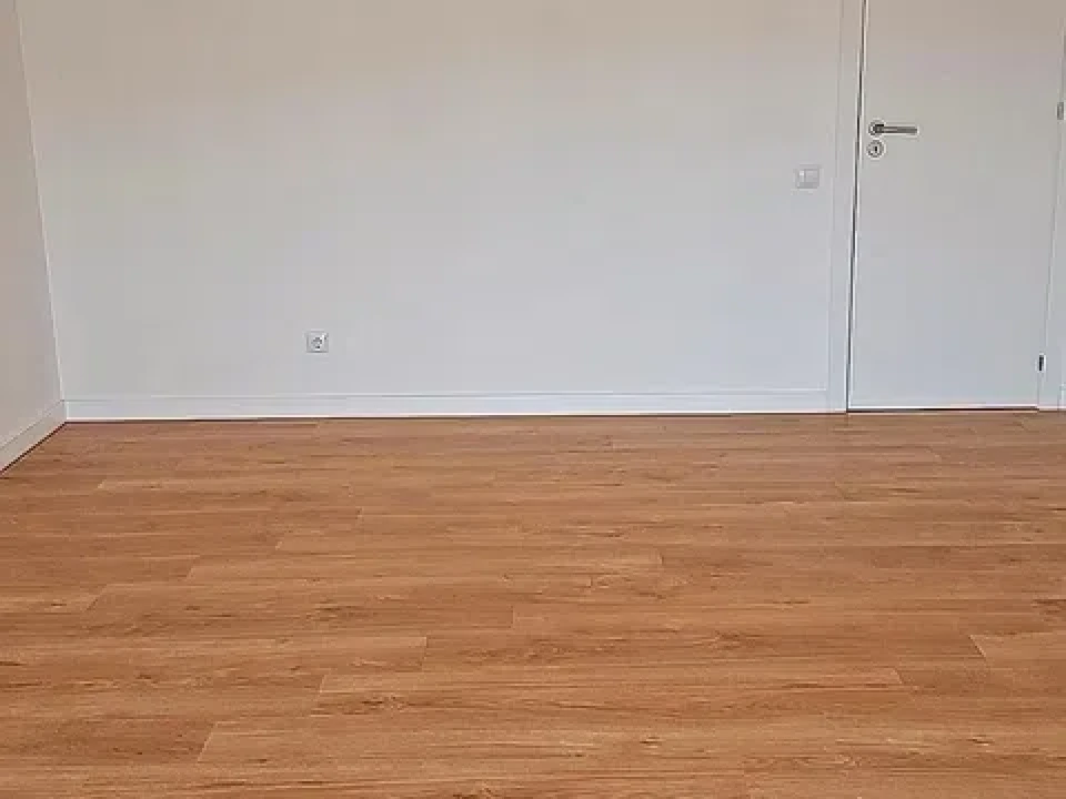 Apartamento T1 para Arrendamento em Camarate Foto 7