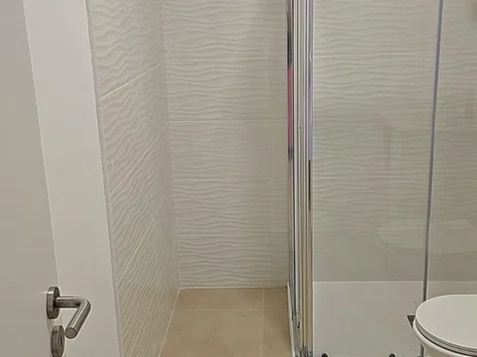Apartamento T1 para Arrendamento em Camarate Foto 3