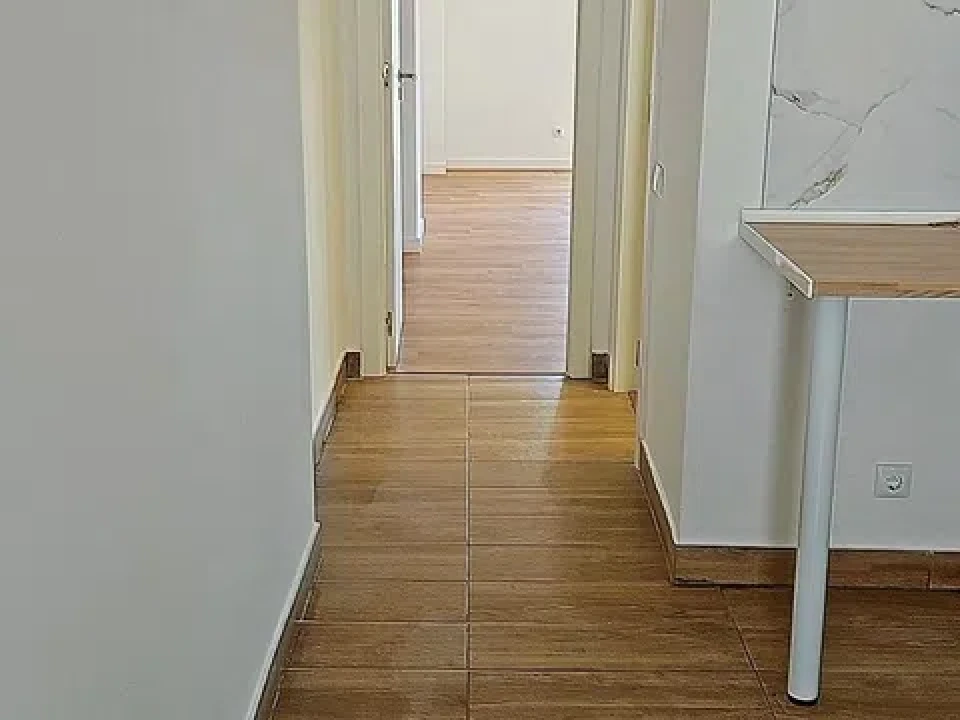 Apartamento T1 para Arrendamento em Camarate Foto 5