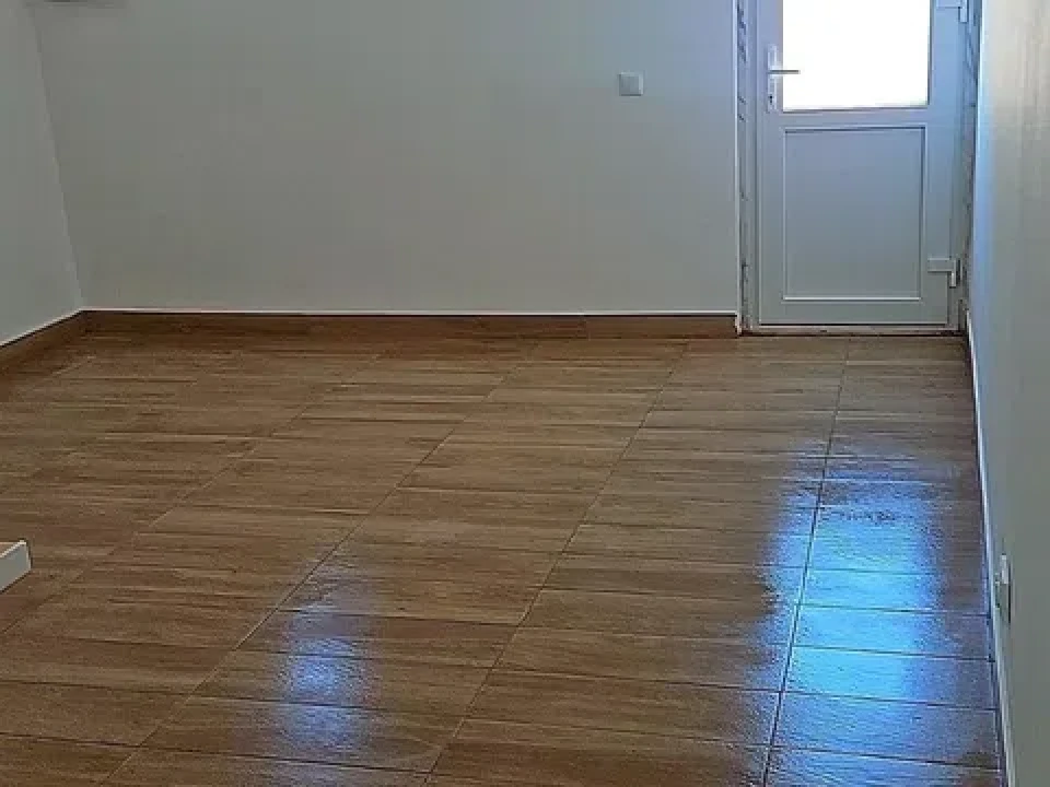 Apartamento T1 para Arrendamento em Camarate Foto 8