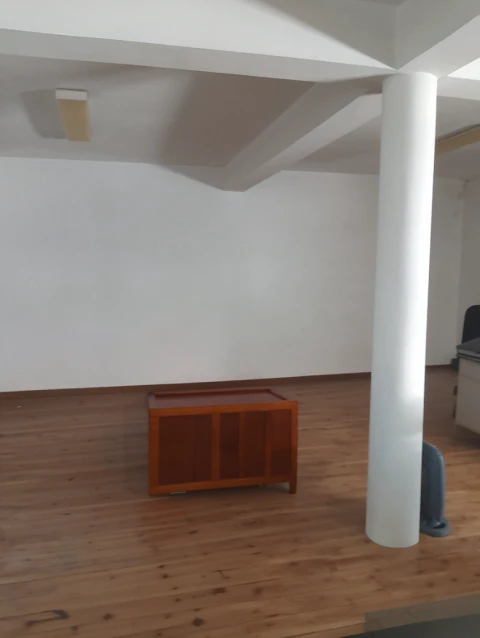 Armazém para Arrendamento em Vila Nova de Gaia