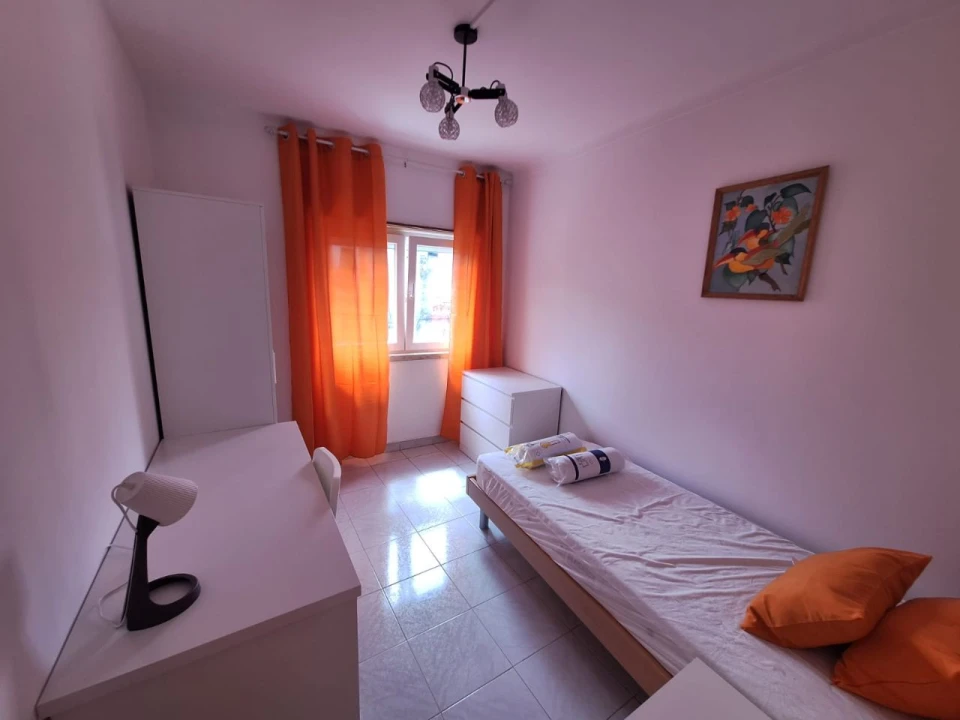 Apartamento T6 para Venda em Caldas da Rainha Foto 6