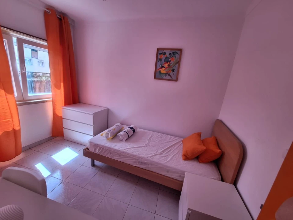 Apartamento T6 para Venda em Caldas da Rainha Foto 8