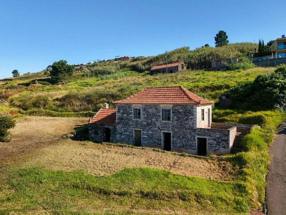 Moradia T2 para Venda em Prazeres Foto 2
