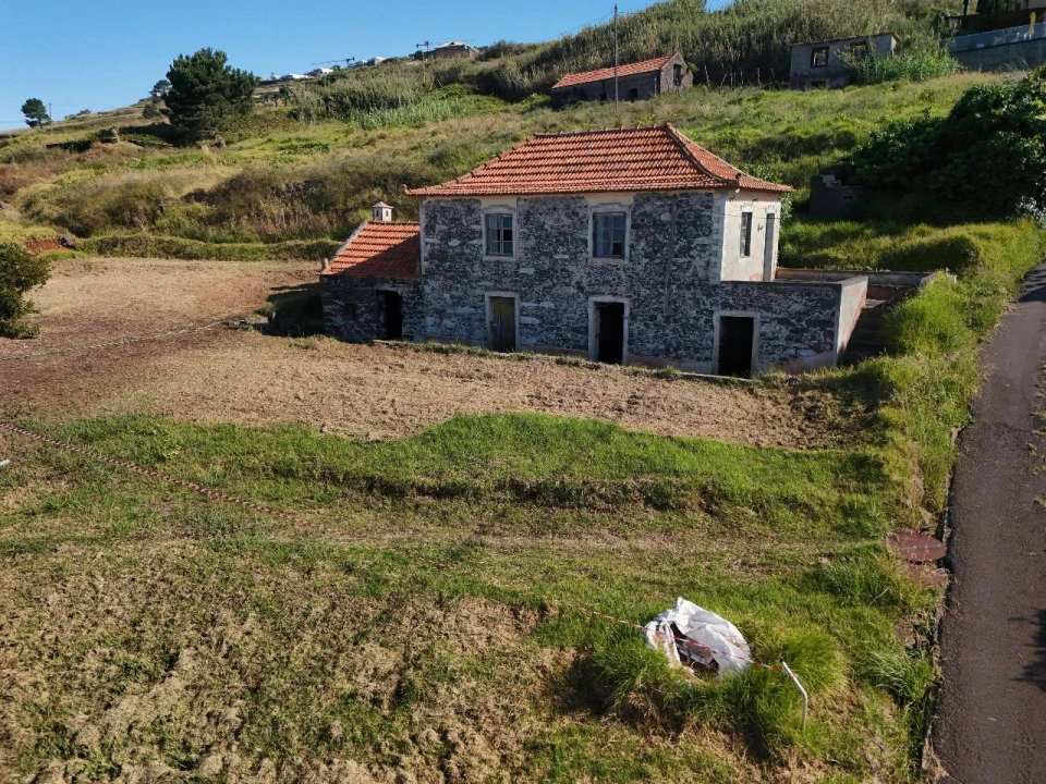 Moradia T2 para Venda em Prazeres Foto 3