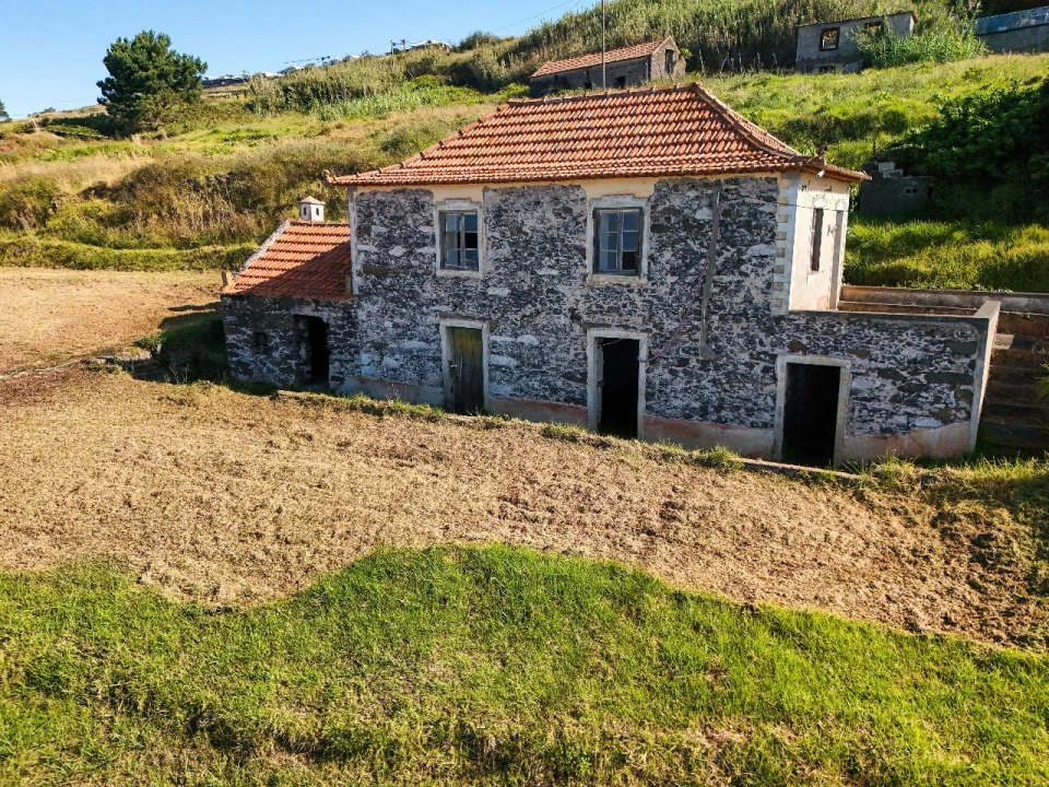 Moradia T2 para Venda em Prazeres Foto 1