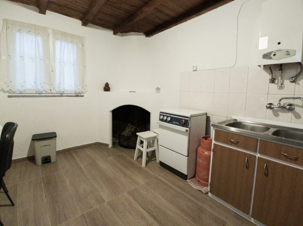 Moradia T3 para Venda em Freixial Foto 3