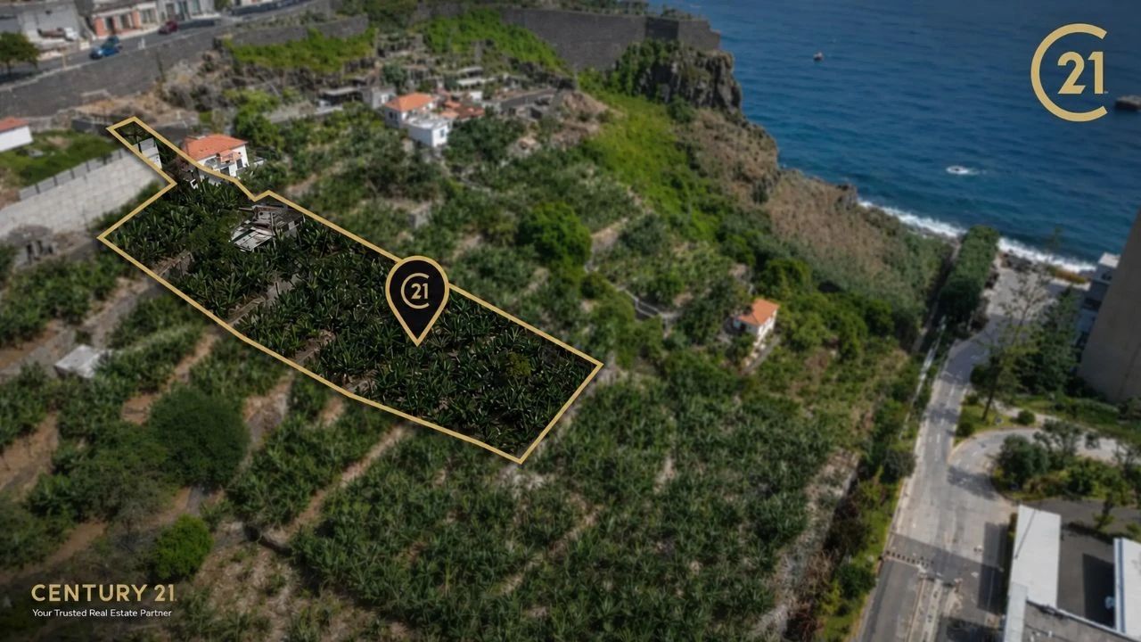 Terreno para Venda em Funchal Foto 1