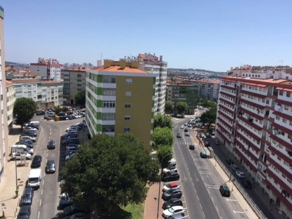 Apartamento T-3 para Venda em Mina de Água, Amadora Foto 11