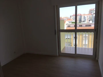 Apartamento T-3 para Venda em Mina de Água, Amadora