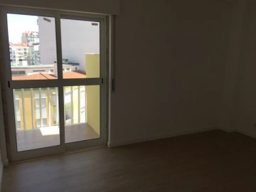 Apartamento T-3 para Venda em Mina de Água, Amadora