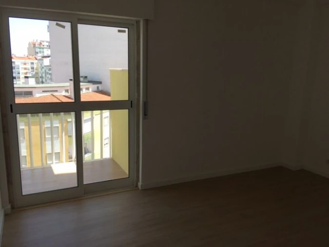 Apartamento T-3 para Venda em Mina de Água, Amadora Foto 9