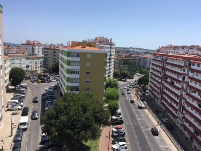 Apartamento T-3 para Venda em Mina de Água, Amadora Foto 11